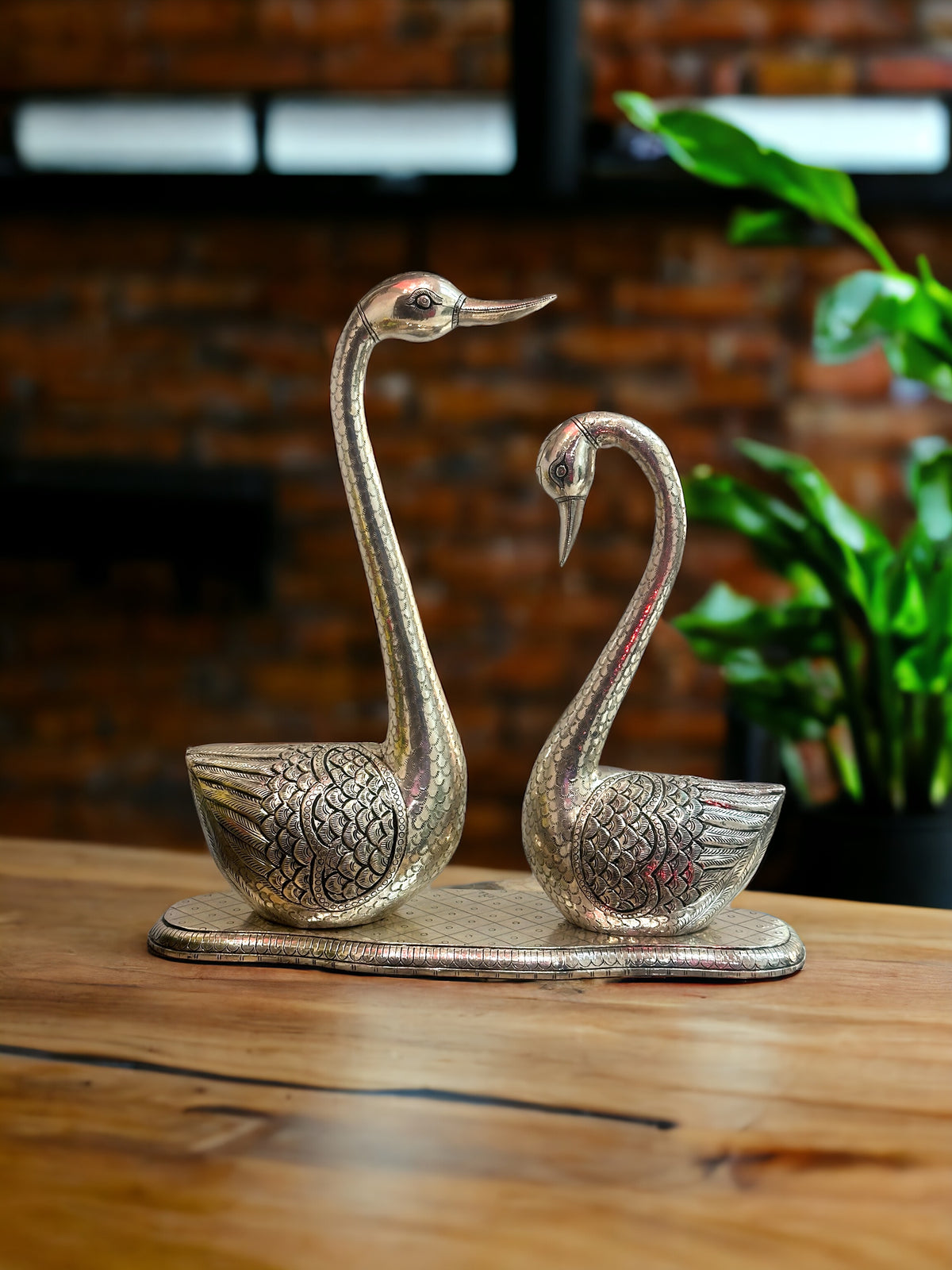 Swan Pair Big with Base